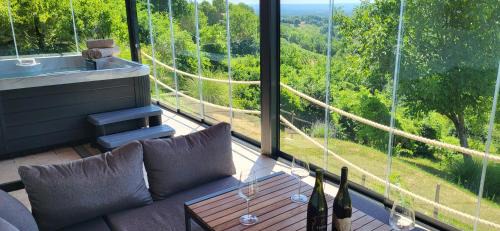 Breznik Plesivicki Villa | Mountain Villa Carin - Jacuzzi - Panoramic View - 4 Bedrooms - Free Private Parking - Near Zagreb