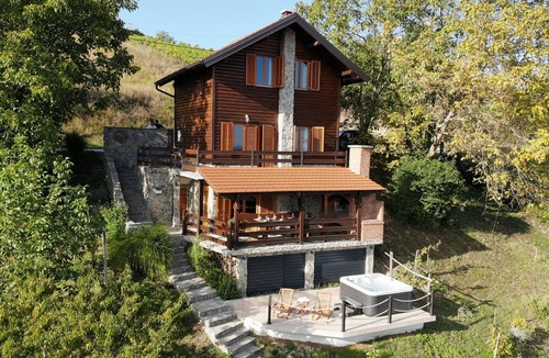 Breznik Plesivicki House | Mountain Villa Carin - New 4BR Home in Nature with Jacuzzi & Panoramic Views