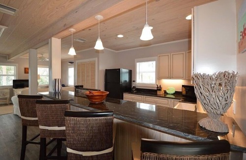 Hope Town House | Nana's Cottage:A charmingly peaceful cottage right in the heart of Hope Town!