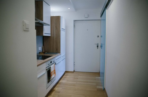 Kostrena Apartment | Near Rijeka & Opatija, Privacy, Discretion, 5 walking min/beach, 9 km/Airpor