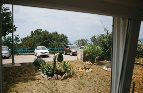 Kostrena Apartment | Near Rijeka & Opatija, Privacy, Discretion, 5 walking min/beach, 9 km/Airpor