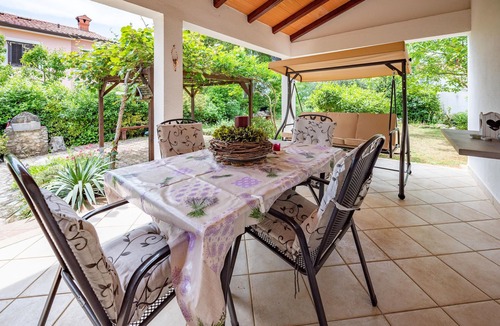 Presika House | Near the old town of Labin welcomes you this beautiful, ground floor holiday home.
