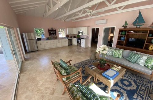 English Harbour Villa | New 2.5 bed Villa between The Yacht Club and Pigeon Beach, Pool, Spa, Great View