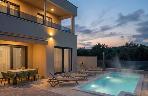 Vinkuran House | New amazing holiday house with pool