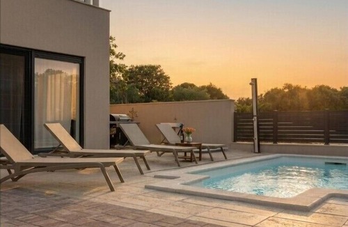 Vinkuran House | New amazing holiday house with pool