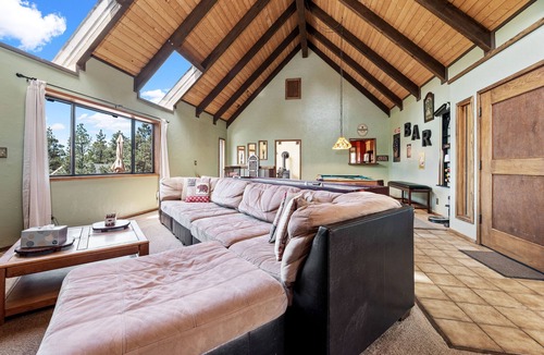 Big Bear City House | NEW! Chalet Dans Le Ciel Pooltable Shuffleboard