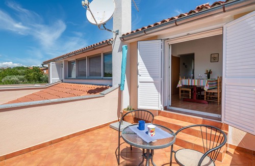 Peruski Apartment | New Listing! Comfortable apartment, 4 persons, with Adriatic sea view, quiet