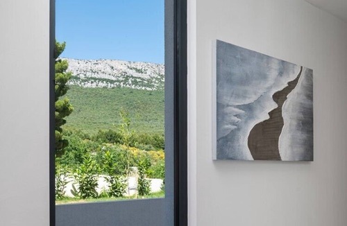 Kastel Sucurac Villa | NEW Villa LaMar Heated Pool Sea View near Split Family BBQ Pets Private Parking