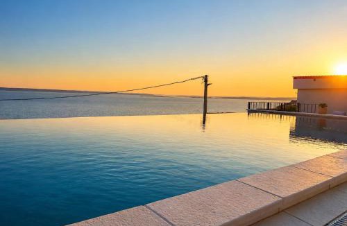 Rtina Villa | Newly built Villa MarVista with 4 bedrooms,infinity pool & stunning sea and mountain views