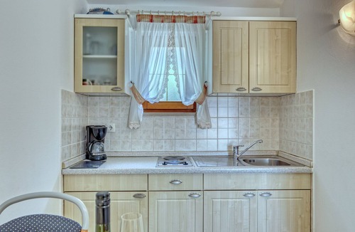 Banjole Apartment | Nice and cozy apartment for two situated 100 m from the sea