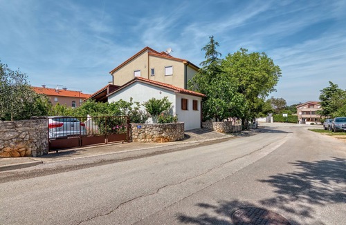 Banjole Apartment | Nice and cozy apartment for two situated 100 m from the sea