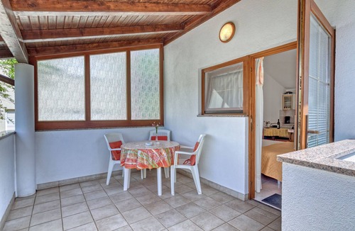 Banjole Apartment | Nice and cozy apartment for two situated 100 m from the sea
