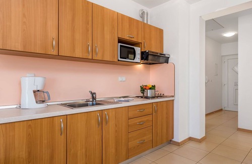 Banjol Apartment | Nice apartment for 4 people with WIFI, pool, A/C, TV and terrace