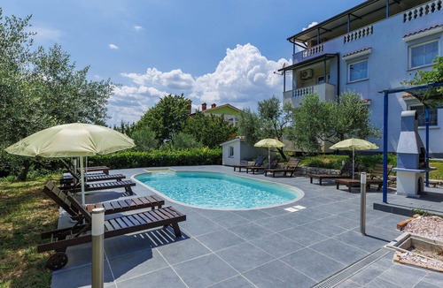 Presika Apartment | Nice apartment for 5 people with pool, A/C, WIFI, TV and terrace