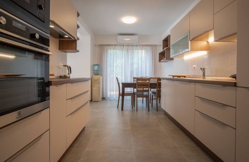 Artatore Apartment | Nice apartment for 6 guests with hot tub, WIFI, A/C, TV and patio