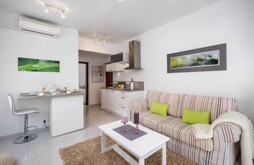 Dramalj Apartment | Nice apartment in Dramalj with WiFi