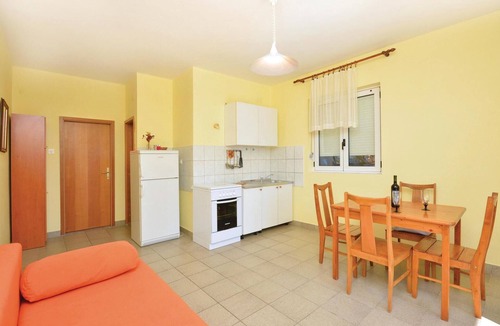 Ivan Dolac Apartment | Nice apartment in Ivan Dolac with WiFi