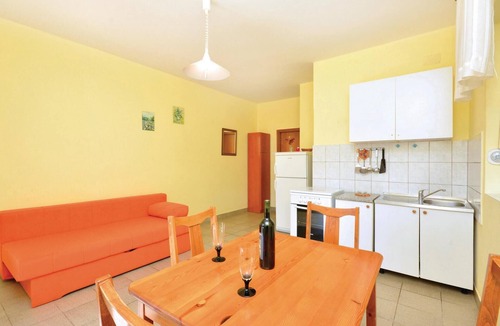 Ivan Dolac Apartment | Nice apartment in Ivan Dolac with WiFi