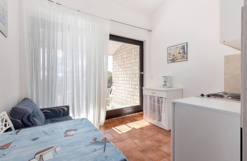Jadranovo Apartment | Nice apartment in Jadranovo with WiFi