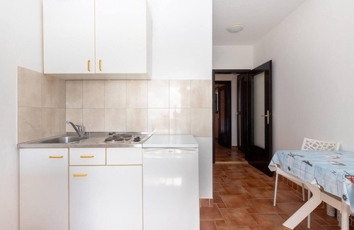 Jadranovo Apartment | Nice apartment in Jadranovo with WiFi