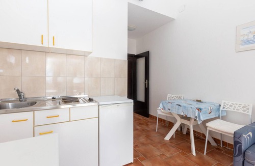 Jadranovo Apartment | Nice apartment in Jadranovo with WiFi