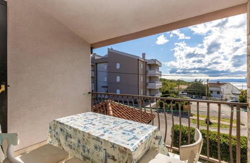 Jadranovo Apartment | Nice apartment in Jadranovo with WiFi
