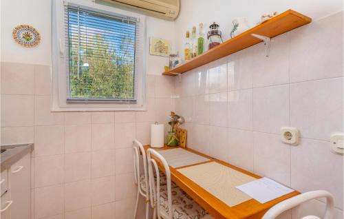 Milohnici Apartment | Nice Apartment In Linardici With Wifi
