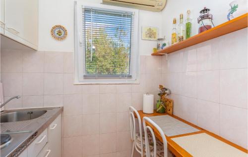 Milohnici Apartment | Nice Apartment In Linardici With Wifi