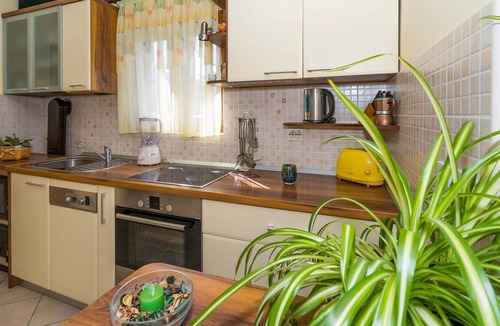 Necujam Apartment | Nice apartment in Necujam with house sea view