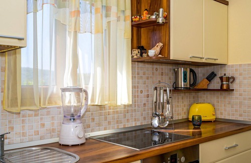 Necujam Apartment | Nice apartment in Necujam with house sea view