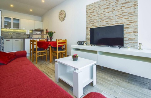Ostrvica Apartment | Nice apartment in Ostrvica with WiFi
