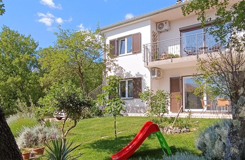 Smrika Apartment | Nice Apartment In Smrika With Wifi