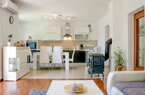 Smrika Apartment | Nice Apartment In Smrika With Wifi