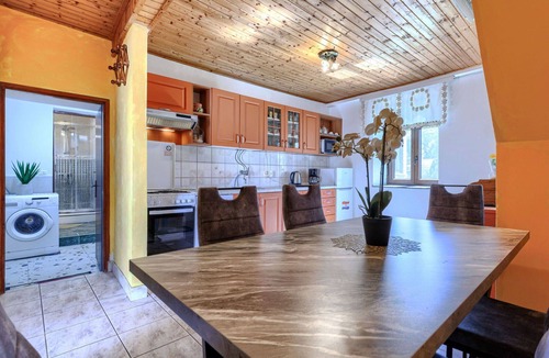 Pinezici House | Nice apartment in villa for 6 people with A/C, WIFI, pool, TV, terrace and pets allowed