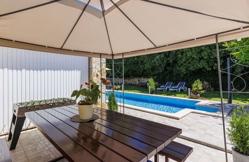 Pinezici House | Nice apartment in villa for 6 people with A/C, WIFI, pool, TV, terrace and pets allowed