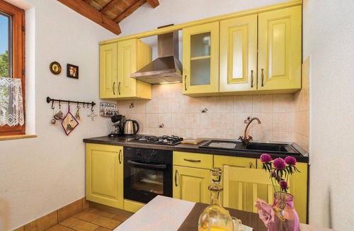 Bartici House | Nice home in Bartici with WiFi