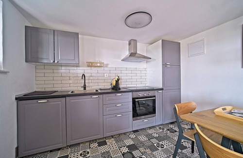 Jastrebarsko House | Nice home in Ivancici with house a mountain view