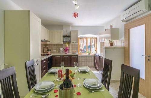 Orbanici House | Nice home in Orbanici