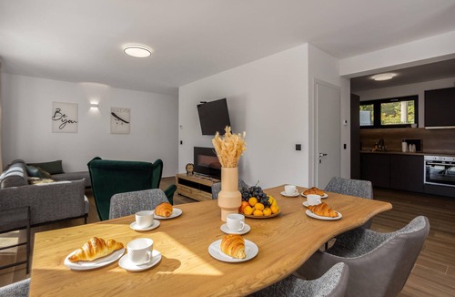 Ravna Gora House | Nice home in Stari Laz with kitchen