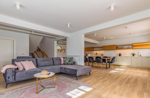 Krsan House | Nice home in Susnjevica with sauna