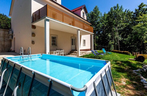 Zlobin House | Nice home in Zlobin with sauna