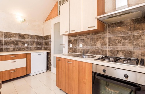 Kustici House | Nice home in Zubovici