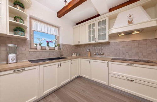 Topid Villa | Nice newly built holiday home with swimming pool near Labin
