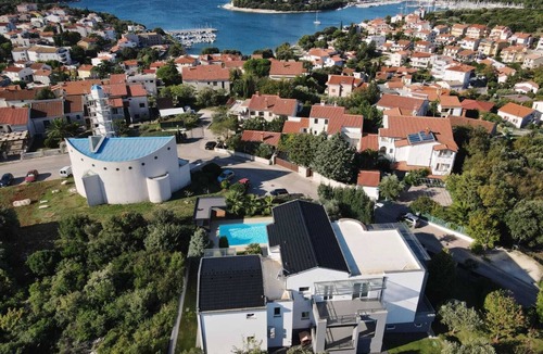 Pjescana Uvala Villa | Nicol luxury near the beach and town