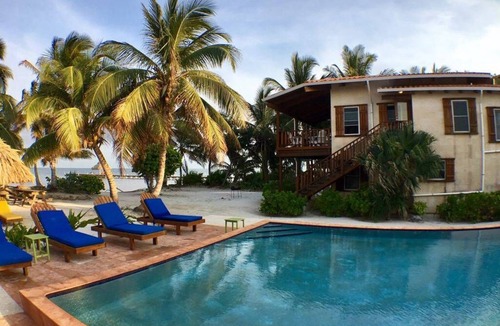 San Pedro House | Oceanfront 3Bd/3Bth Home w/Blue Skies, Emerald Seas, Warm Winds & Coconut Trees