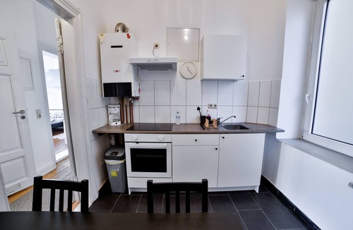Goethestraße Apartment | Old building vacation apartment in the Goethe district - luxury bathroom, WiFi & space for 4 people
