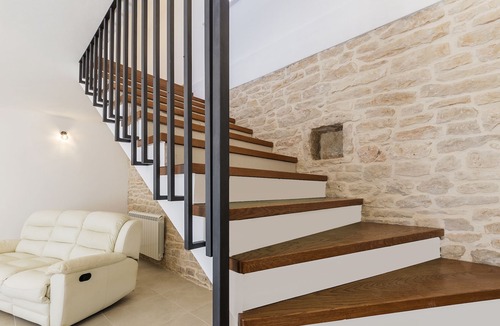 Pinezici Villa | Old stone house