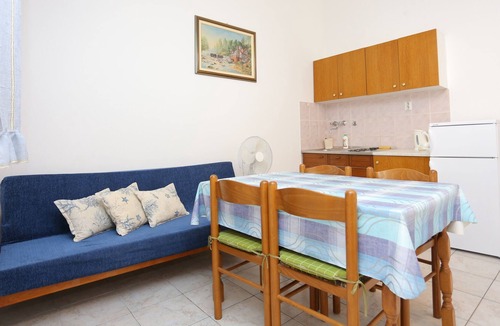 Lokva Rogoznica Apartment | One bedroom apartment with balcony and sea view Lokva Rogoznica, Omiš (A-18211-c)