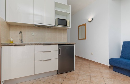 Ruskamen Apartment | One bedroom apartment with balcony and sea view Lokva Rogoznica, Omiš (A-23105-b)