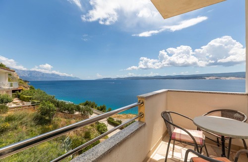 Ruskamen Apartment | One bedroom apartment with balcony and sea view Lokva Rogoznica, Omiš (A-23105-b)